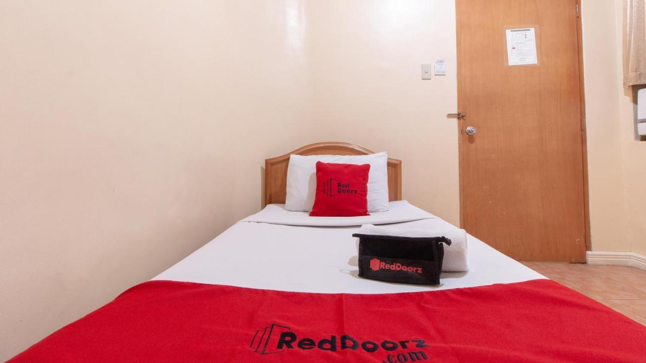 Reddoorz @ Downtown Tacloban Hotel Exterior photo