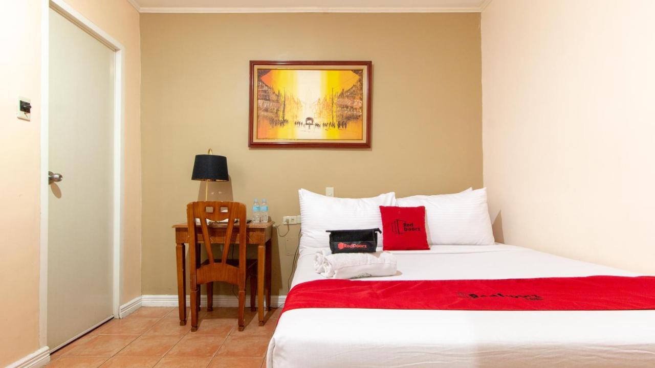 Reddoorz @ Downtown Tacloban Hotel Exterior photo
