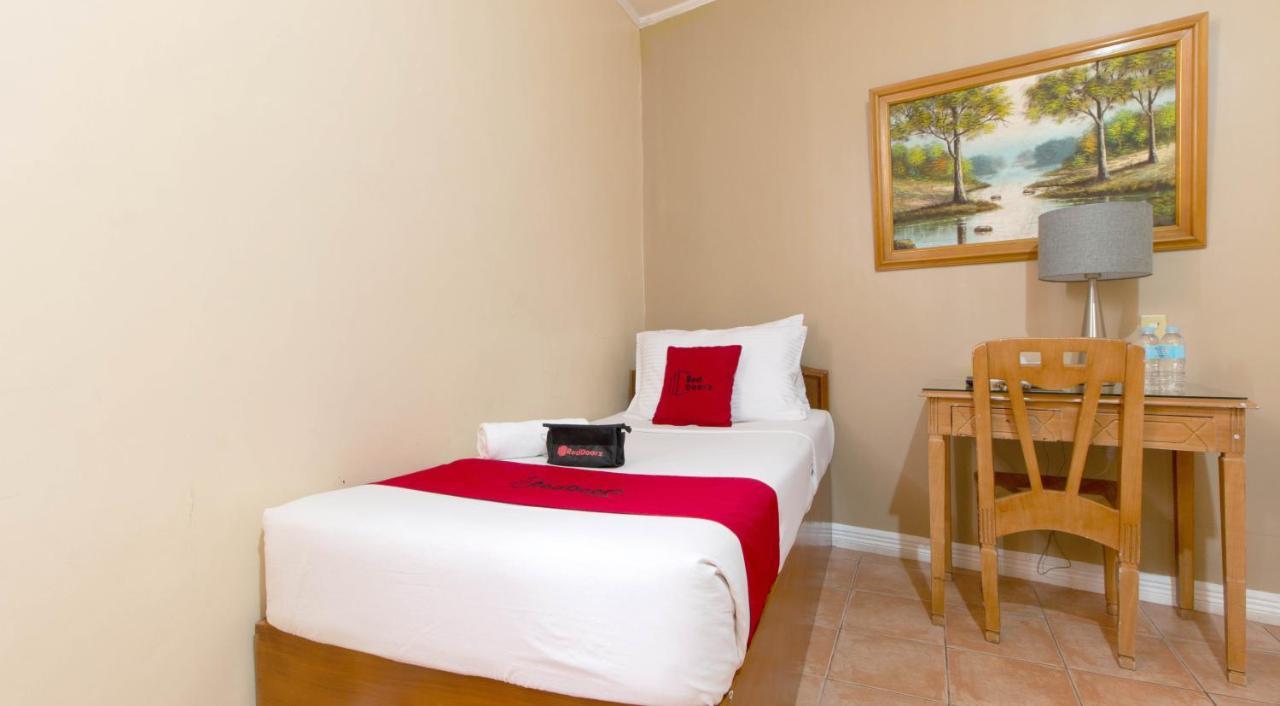 Reddoorz @ Downtown Tacloban Hotel Exterior photo