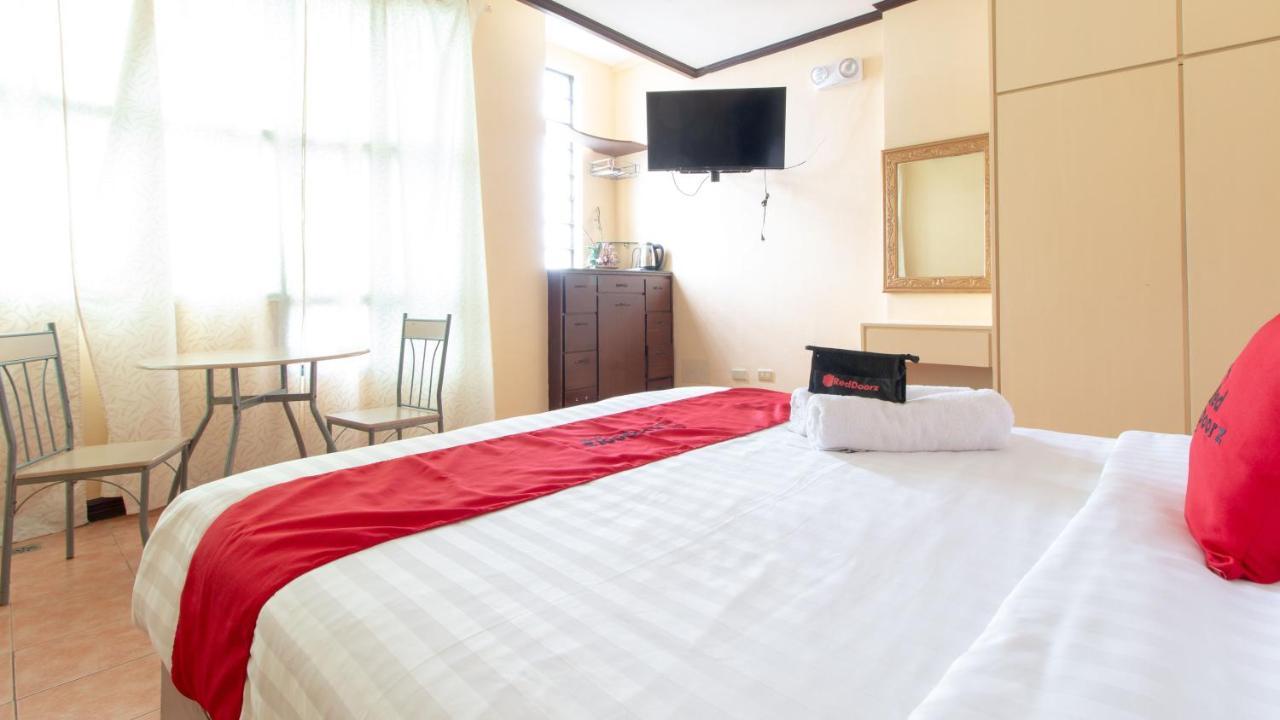 Reddoorz @ Downtown Tacloban Hotel Exterior photo