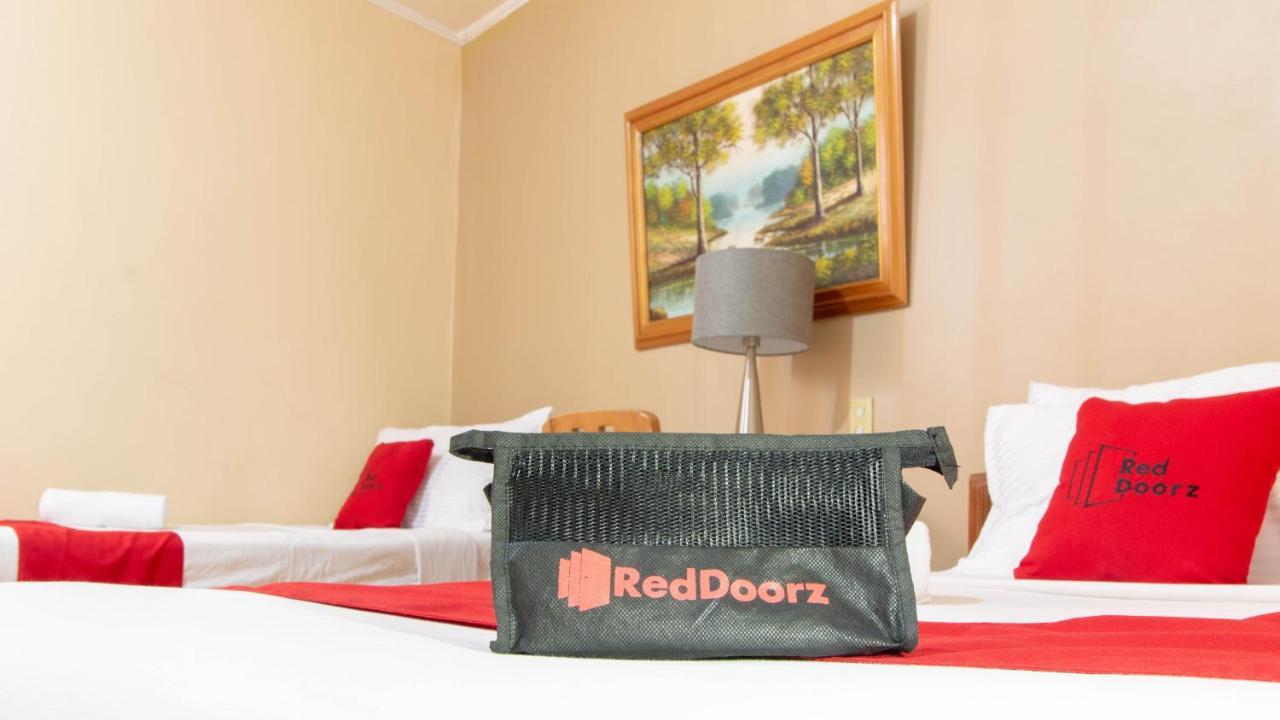 Reddoorz @ Downtown Tacloban Hotel Exterior photo