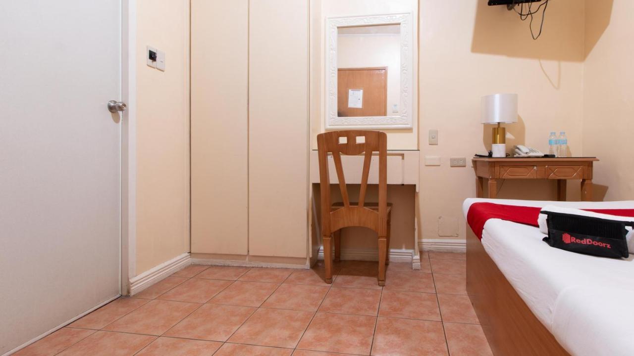 Reddoorz @ Downtown Tacloban Hotel Exterior photo
