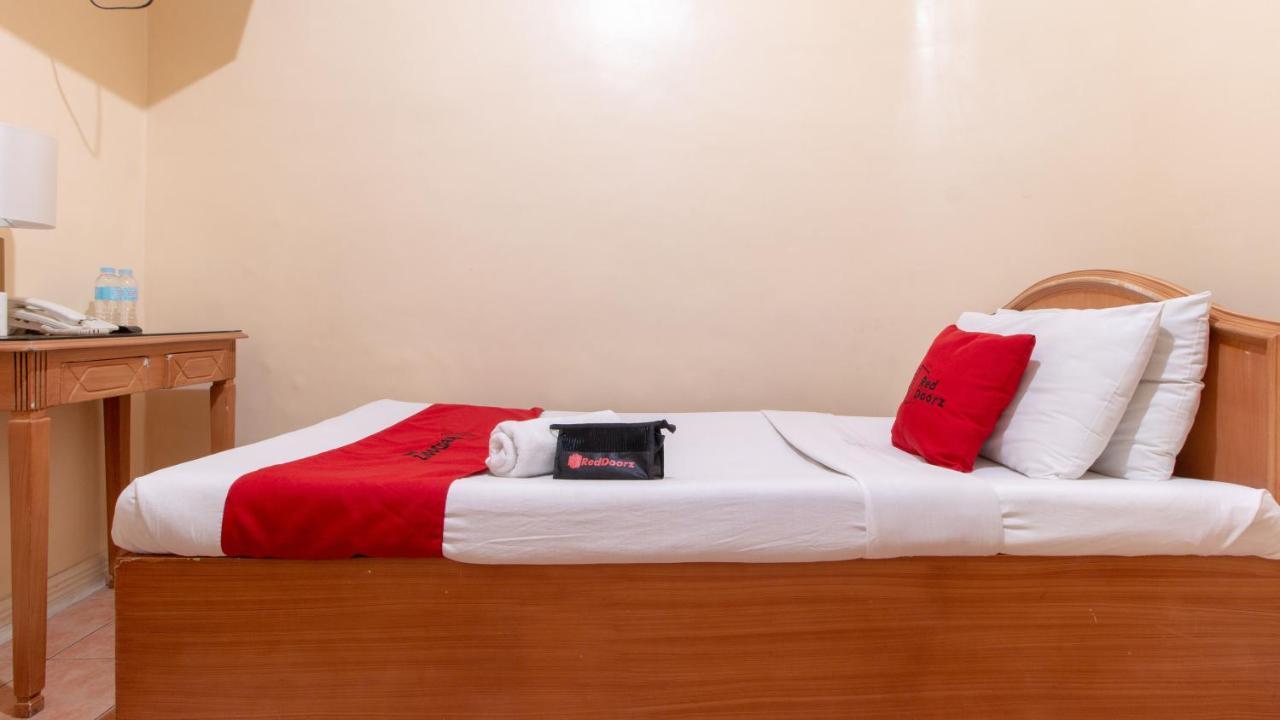 Reddoorz @ Downtown Tacloban Hotel Exterior photo