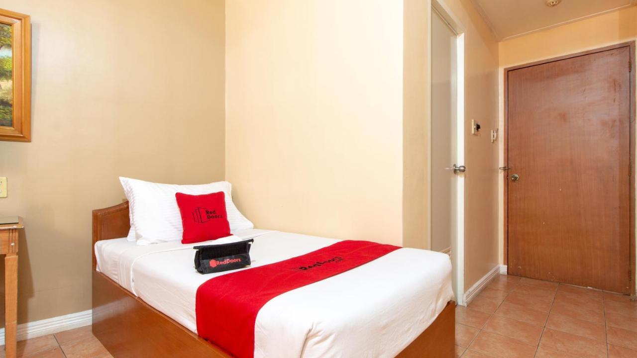 Reddoorz @ Downtown Tacloban Hotel Exterior photo