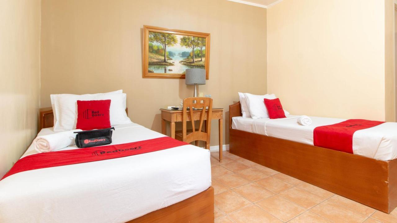 Reddoorz @ Downtown Tacloban Hotel Exterior photo