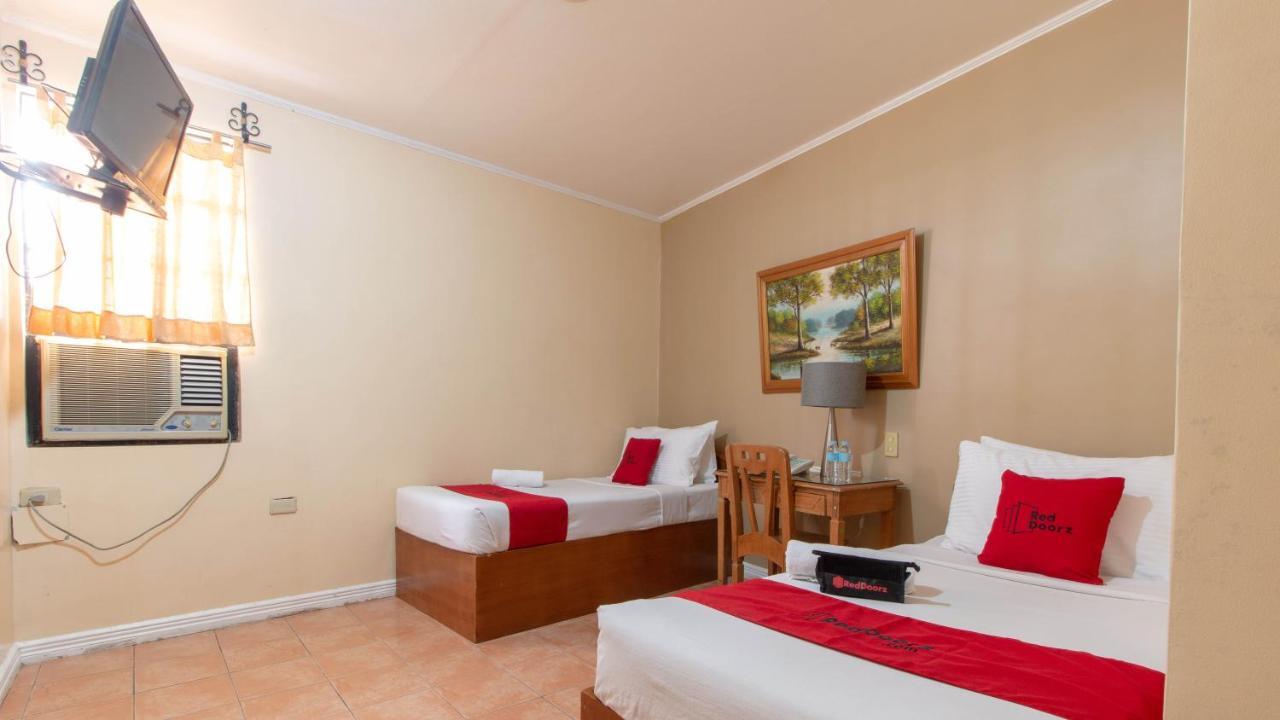 Reddoorz @ Downtown Tacloban Hotel Exterior photo